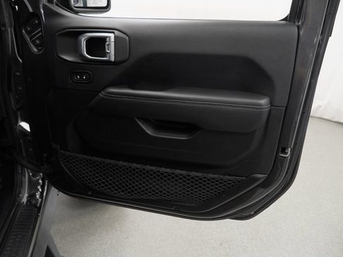 Used 2018 Jeep Wrangler Unlimited Sahara w/ Uconnect 4C Nav & Sound Group AWD/4WD image 49