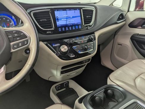 Used 2017 Chrysler Pacifica Limited FWD image 14