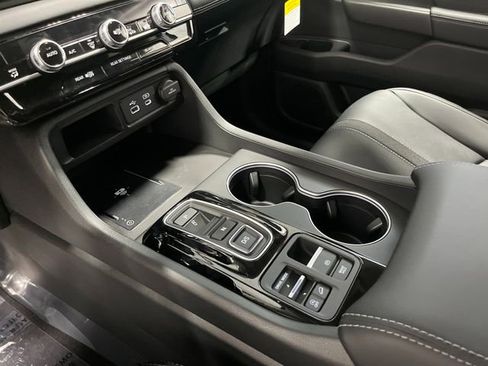 New 2025 Honda Pilot Touring image 13