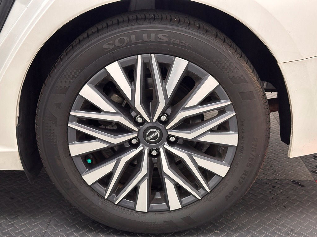 Used 2025 Nissan Altima 2.5 SV FWD image 22