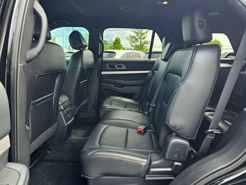 Used 2017 Ford Explorer XLT w/ Equipment Group 202A FWD image 22