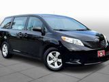 Used 2013 Toyota Sienna L image 2