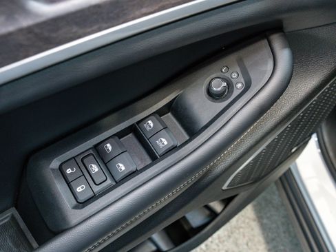 Used 2023 Jeep Grand Cherokee 4WD 4xe image 15