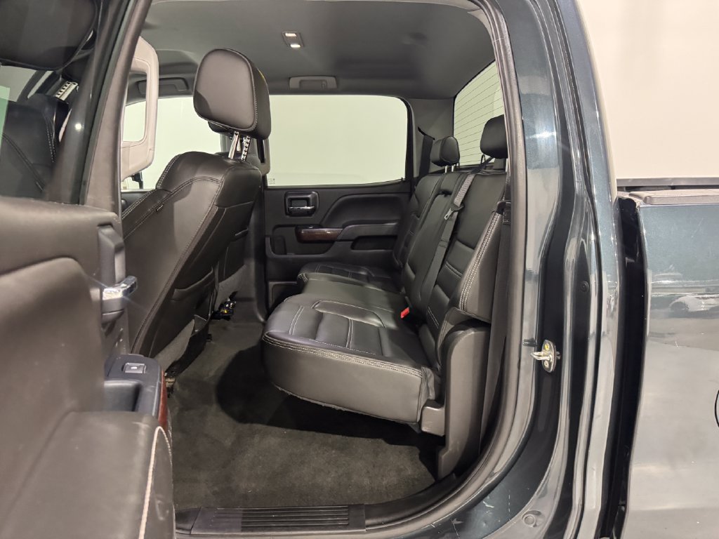 Used 2018 GMC Sierra 3500 SLE w/ SLE Preferred Package AWD/4WD image 19