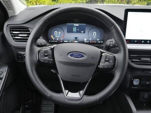 Certified 2025 Ford Escape Platinum AWD/4WD image 6