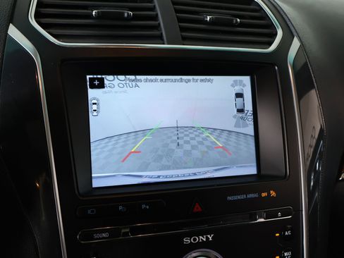 Used 2017 Ford Explorer Limited w/ Equipment Group 301A FWD image 6