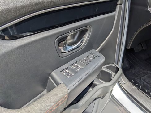 Used 2025 Honda Pilot Sport image 21