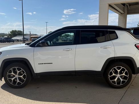 Used 2024 Jeep Compass Limited AWD/4WD image 9