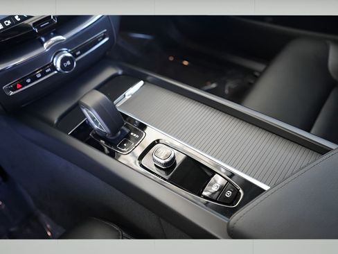 New 2025 Volvo XC60 B5 Core w/ Climate Package image 22