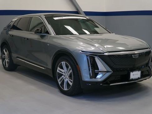 Certified 2024 Cadillac Lyriq Tech w/ Driver Assist Package AWD/4WD image 6