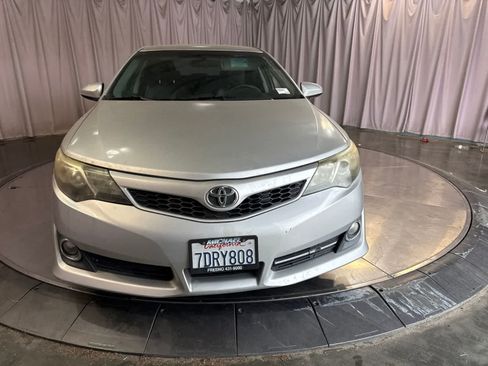 Used 2014 Toyota Camry SE FWD image 2