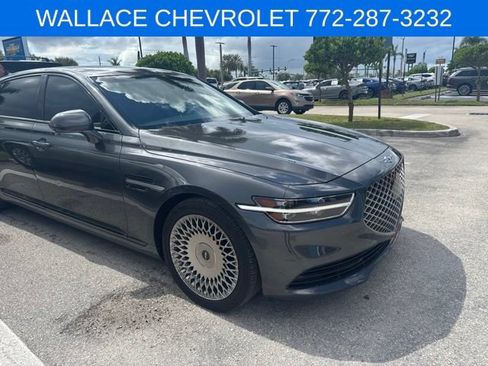 Used 2020 Genesis G90 3.3T Premium RWD image 2