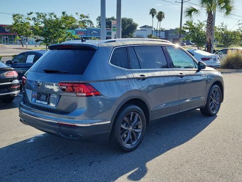 Used 2023 Volkswagen Tiguan SE w/ Panoramic Sunroof Package FWD image 4