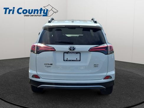 Certified 2018 Toyota RAV4 XLE AWD/4WD image 6
