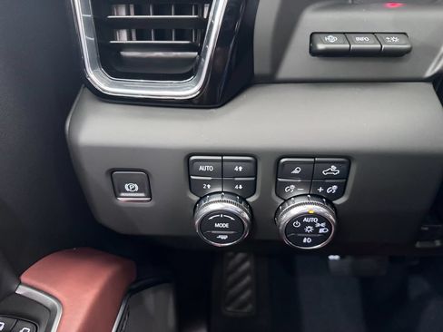 Certified 2025 GMC Sierra 2500 Denali Ultimate AWD/4WD image 25