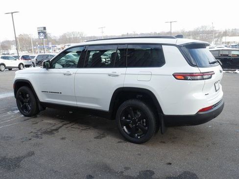 New 2025 Jeep Grand Cherokee L Laredo image 10