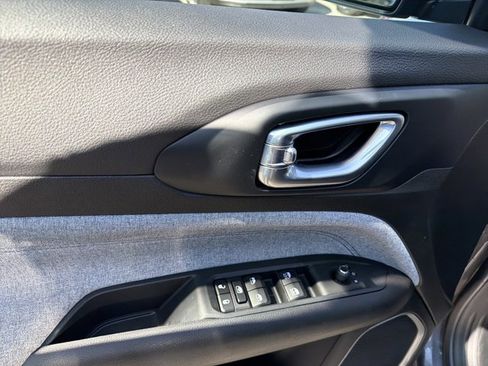 Used 2024 Jeep Compass Latitude w/ Convenience Group image 15