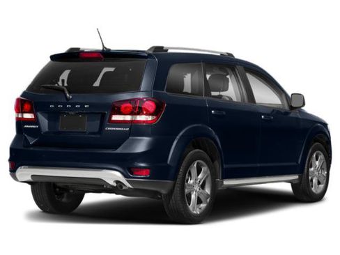 Used 2018 Dodge Journey SE w/ Connectivity Group FWD image 2
