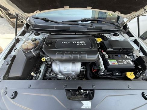 Used 2016 Chrysler 200 Limited FWD image 16