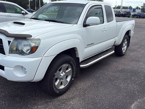 Used 2011 Toyota Tacoma 4x4 Access Cab V6 w/ TRD Sport Pkg image 7