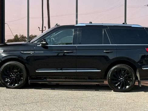 Used 2021 Lincoln Navigator Reserve AWD/4WD image 4