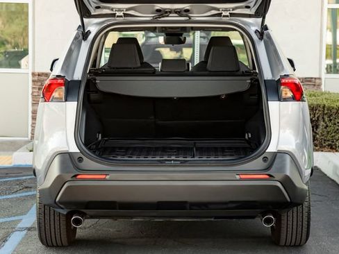 Used 2025 Toyota RAV4 LE AWD/4WD image 28