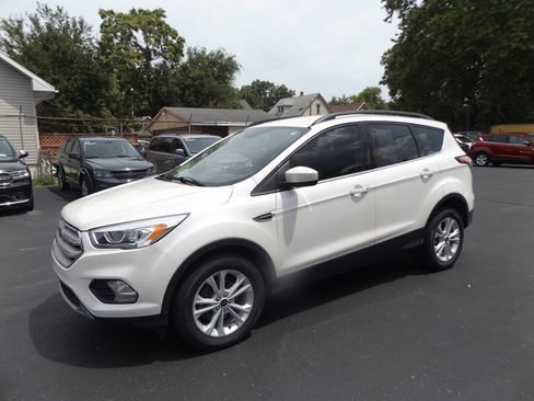 Used 2018 Ford Escape SE FWD image 1