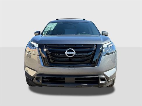 New 2025 Nissan Pathfinder SV image 4
