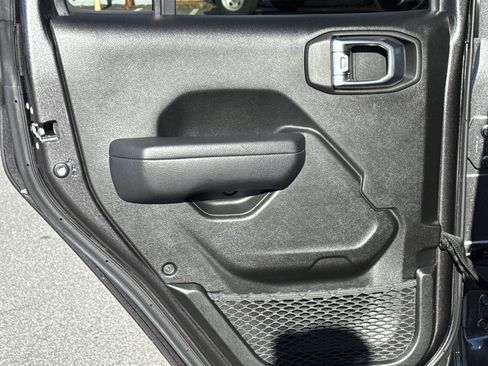 Used 2022 Jeep Gladiator Sport image 26