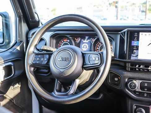 Used 2025 Jeep Wrangler Sport AWD/4WD image 17
