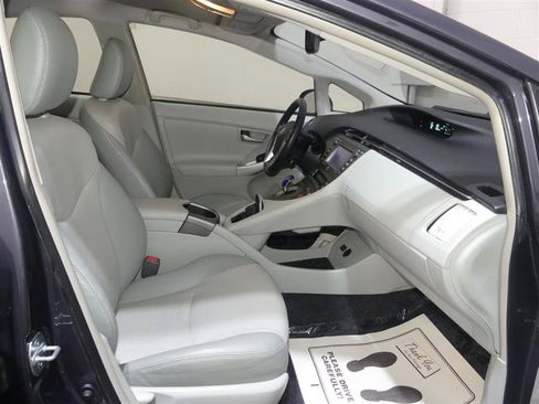 Used 2015 Toyota Prius Four FWD image 21