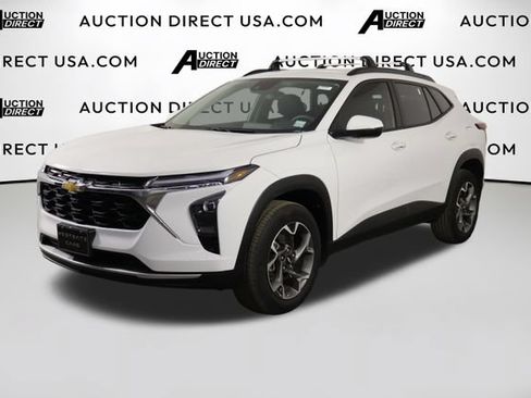 Used 2025 Chevrolet Trax LT w/ Driver Confidence Package FWD image 1