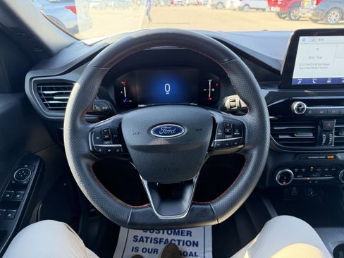 Certified 2025 Ford Escape ST-Line AWD/4WD image 9