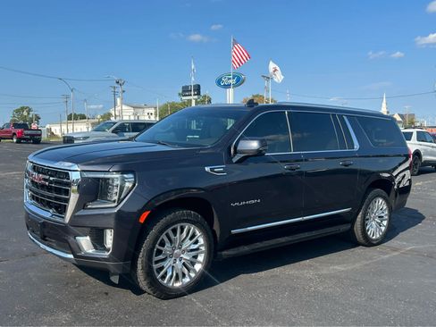 Used 2023 GMC Yukon XL SLT w/ SLT Premium Package AWD/4WD image 2