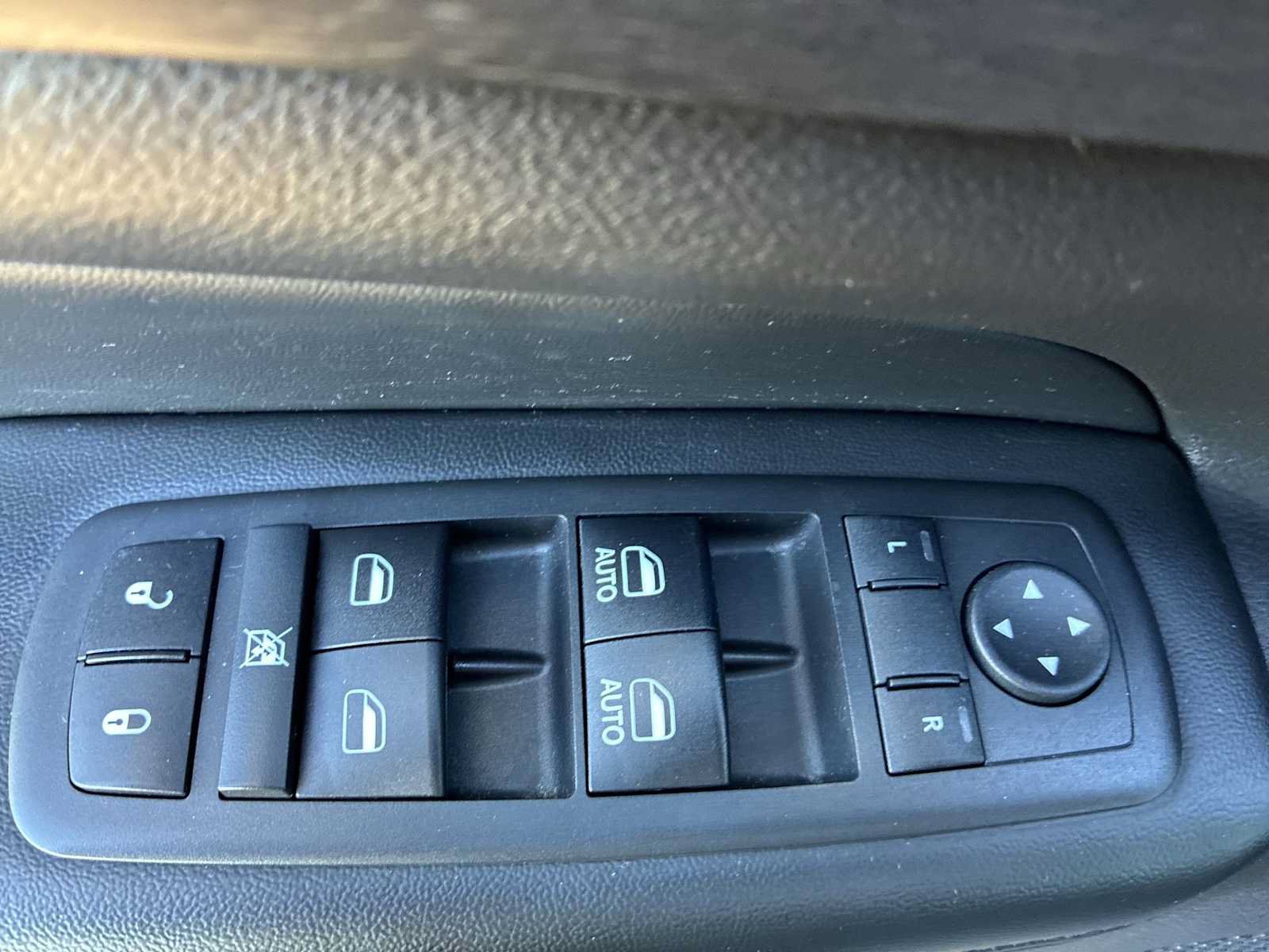 Used 2018 Jeep Grand Cherokee Altitude AWD/4WD image 15