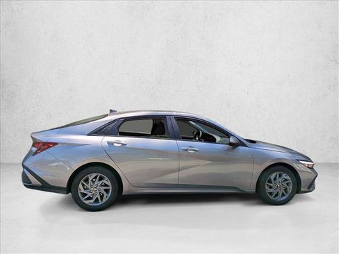 Certified 2024 Hyundai Elantra SEL FWD image 4