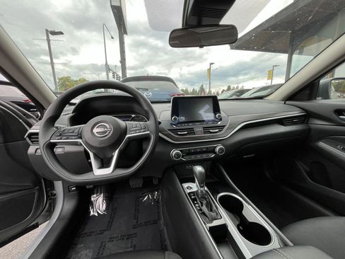 Used 2024 Nissan Altima 2.5 SV image 33