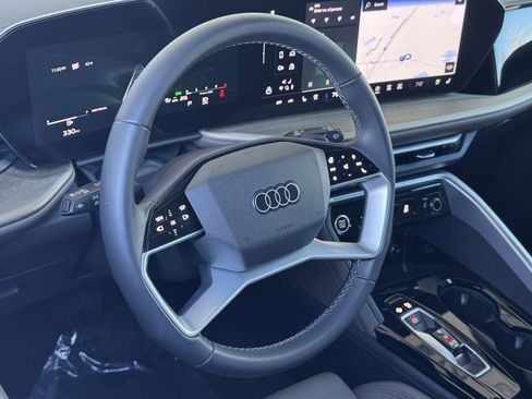 Used 2025 Audi Q5 Premium Plus w/ Premium Plus image 18