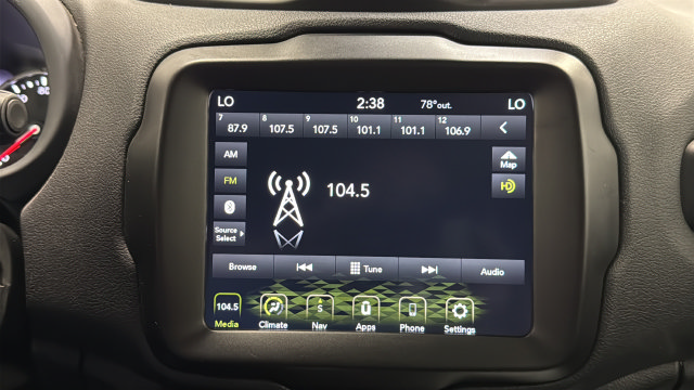 Used 2022 Jeep Renegade Latitude AWD/4WD image 28