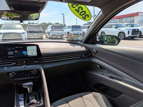 Used 2025 Hyundai Elantra SEL FWD image 10
