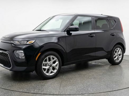 Used 2025 Kia Soul LX w/ LX Technology Package image 3