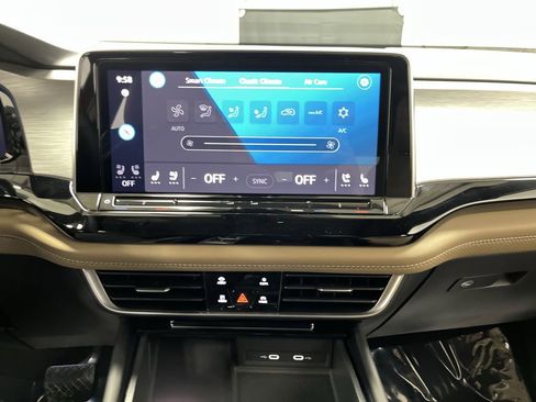 Used 2024 Volkswagen Atlas Cross Sport SE image 8