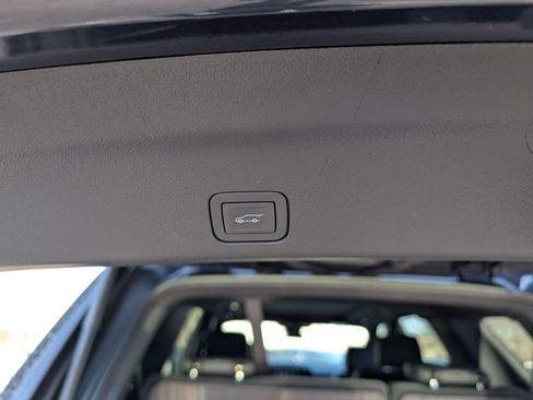 Used 2025 Chevrolet Tahoe Z71 w/ Comfort Package image 8