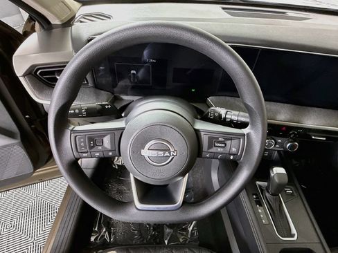 Used 2025 Nissan Kicks SV AWD/4WD image 18