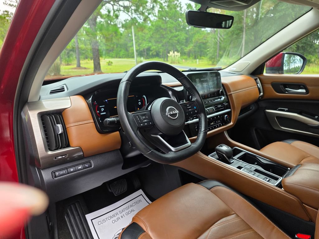 Used 2024 Nissan Pathfinder Platinum w/ Black Appearance Package FWD image 12