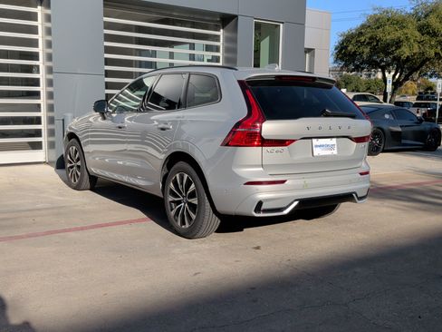 Used 2025 Volvo XC60 B5 Plus w/ Climate Package image 7