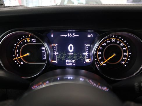 Used 2021 Jeep Wrangler Unlimited Sahara image 4