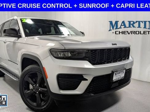Used 2023 Jeep Grand Cherokee Altitude AWD/4WD image 1