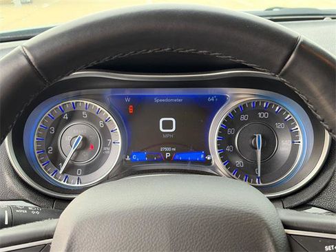 Certified 2022 Chrysler 300 Touring L image 21