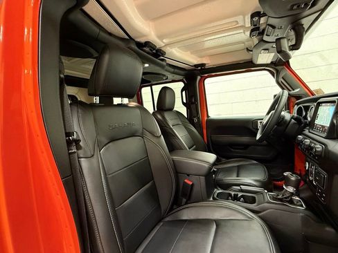 Used 2023 Jeep Wrangler Unlimited Sahara AWD/4WD image 34